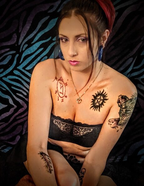 Raven Marie star beautiful pic