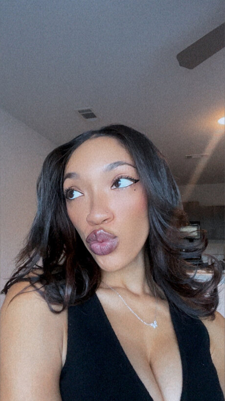 badgirl e_ pornstar hd photo