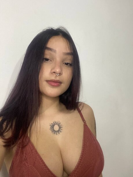 SweetSarah porn actress photo