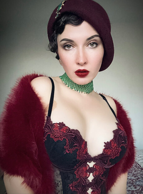 Vintage Lover model erotic pics