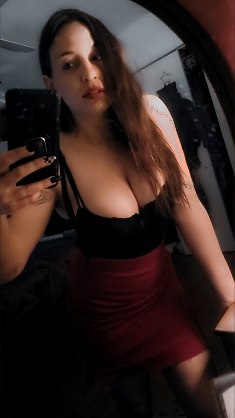 RoXtheFox exclusive actress photos