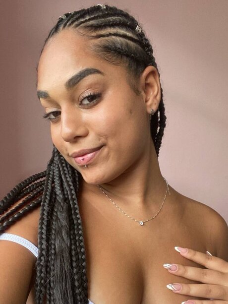 Luara Souza nude star picture