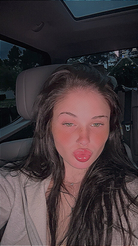 Zo_ model nude photo