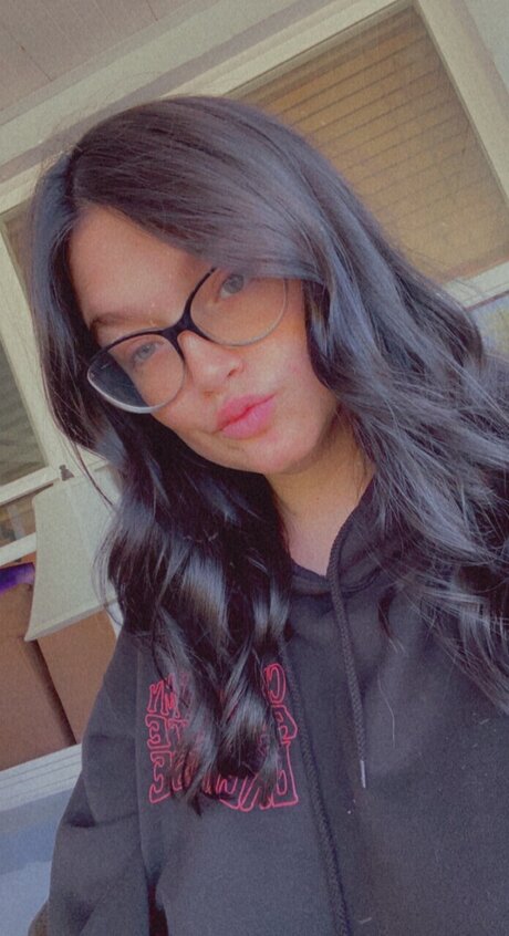 Selfishbrat22 pornstar naked picture