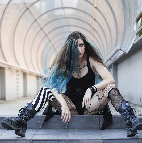 Lulla Leophard nude actress picture