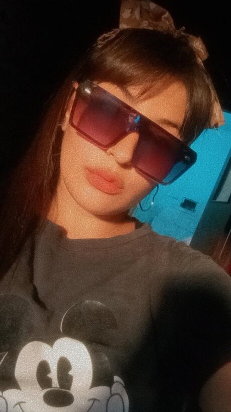 Barbiegirl21 model naked pic