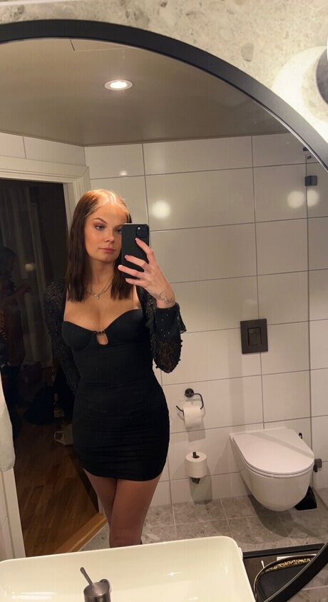 Ashely Hunny sexy star image