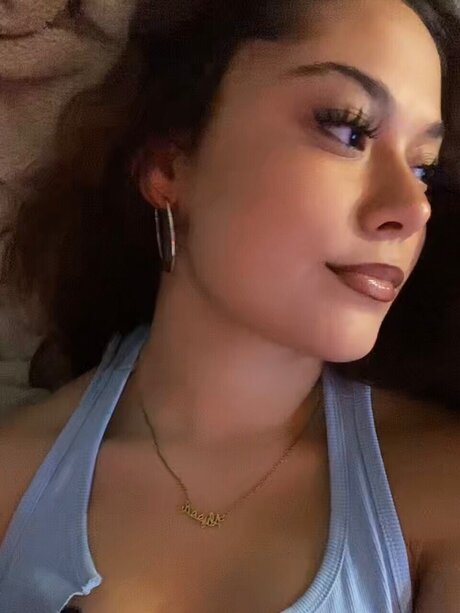 _21 years old hot star images