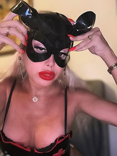 Masked TS XXL star exclusive photos