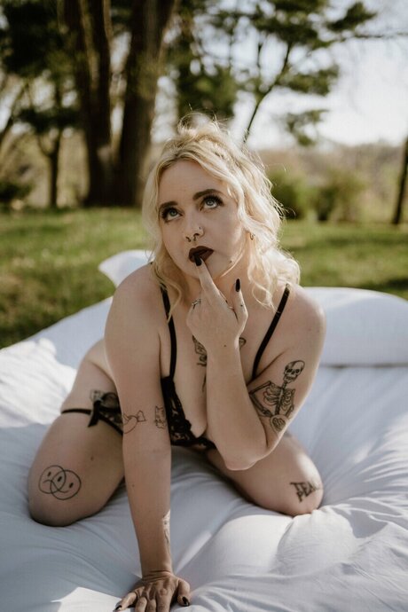 Mia Moore_ model hot photo