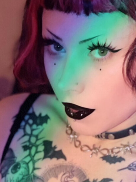 Serafina Scream X nice model photo