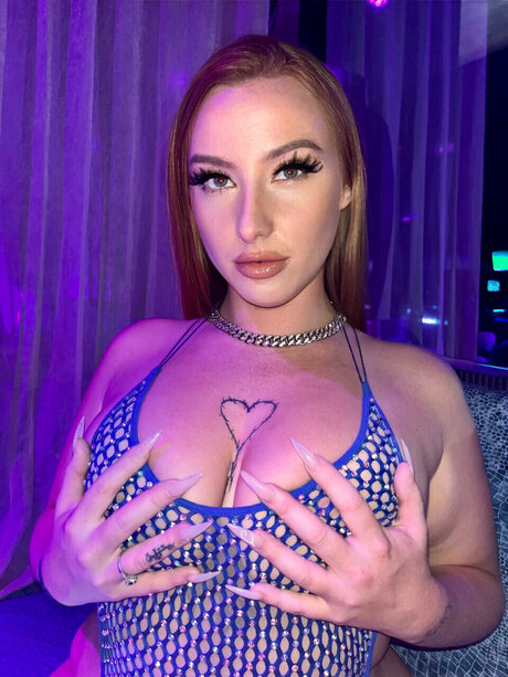 Anna Red VIP nude pornstar img