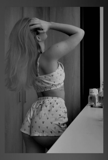 Bunny 19 years old_ erotic star img