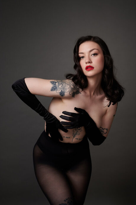 Lily LaRoy xxx model gallery