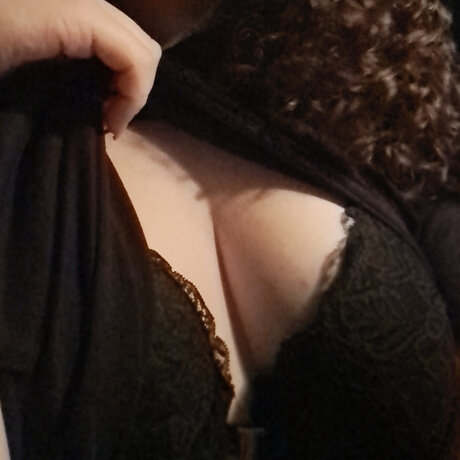 Silliestputty star exclusive photo