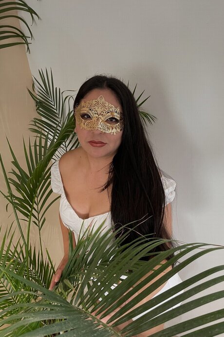 NikkiLu pornographic model pic