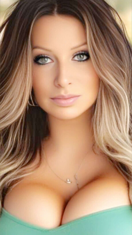 Cassandra Lynn_ model top gallery