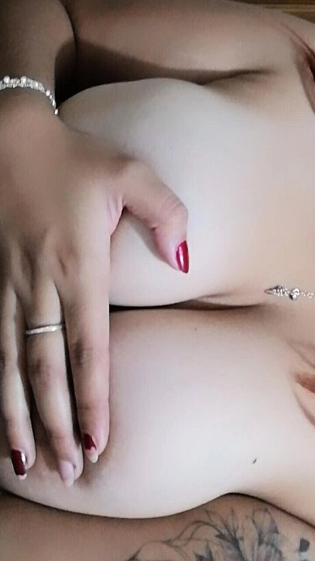 Zarah Valentina model art image