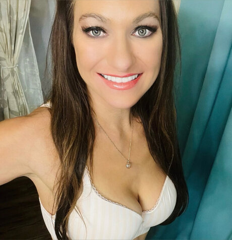 Mrs Laurenjoy model beautiful photo