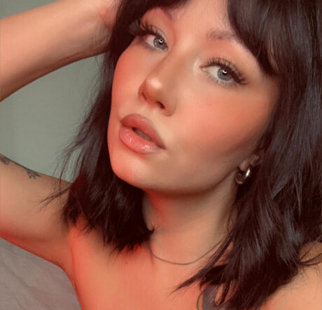 Mia Holland erotic pornstar galleries