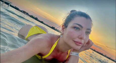 Ashley Crashly hot star img