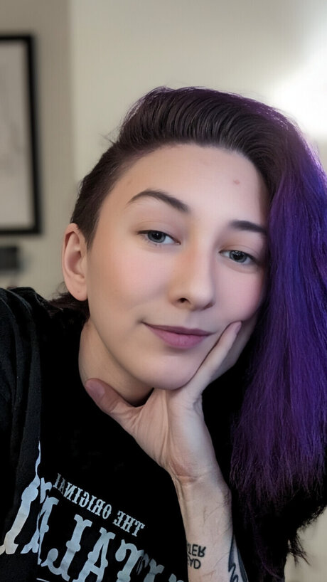 Lovely Lucy NO PPV star sexy picture