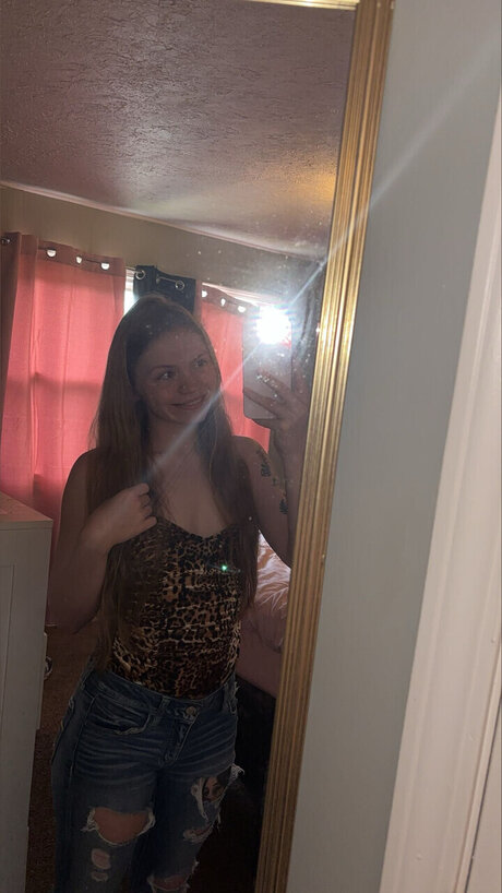 Alyak Nicole beautiful actress img