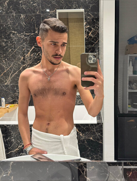 Feh r Tomi porn star photo