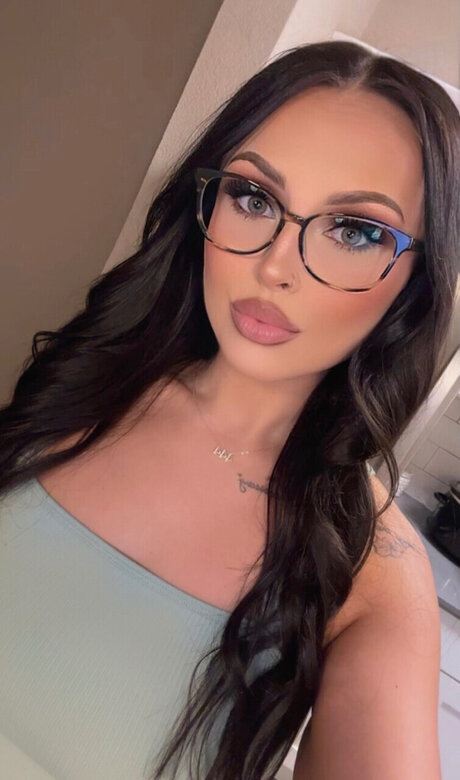 Ri_ erotic model picture