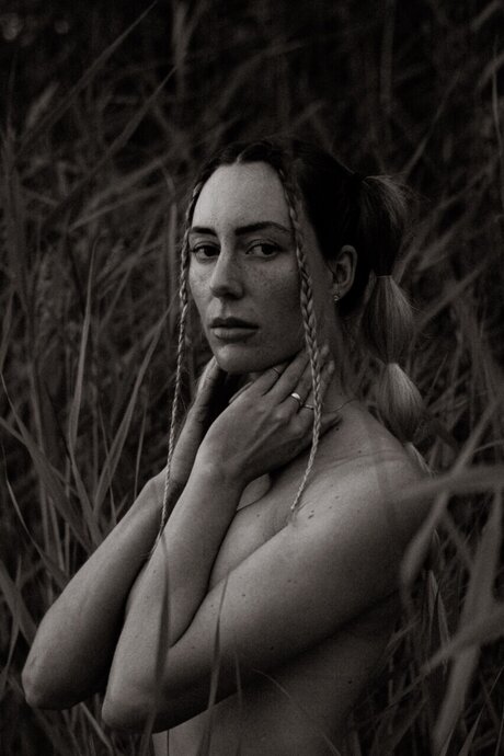 AlexisAria nudes model photo