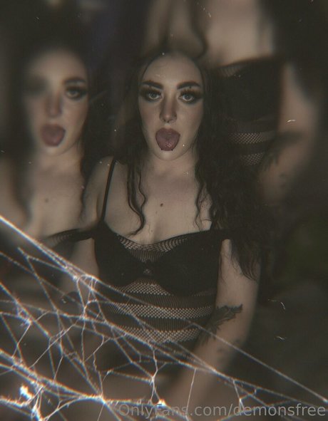 18 year old onlyfans exclusive picture