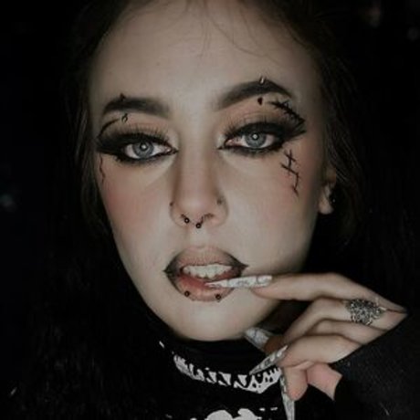 demonsfree porn model photo