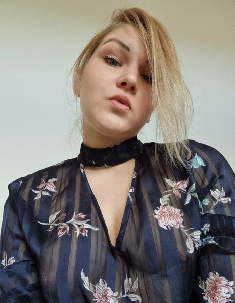 chloehoneyyy erotic pornstar photo