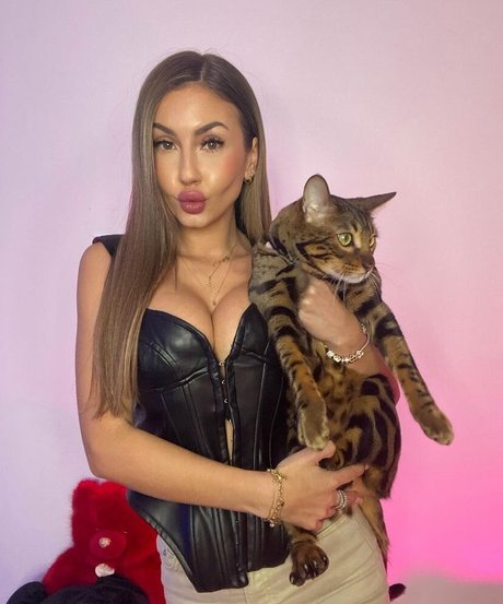 Gonsabella hot model picture