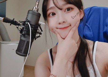 skinny babe onlyfans top archive