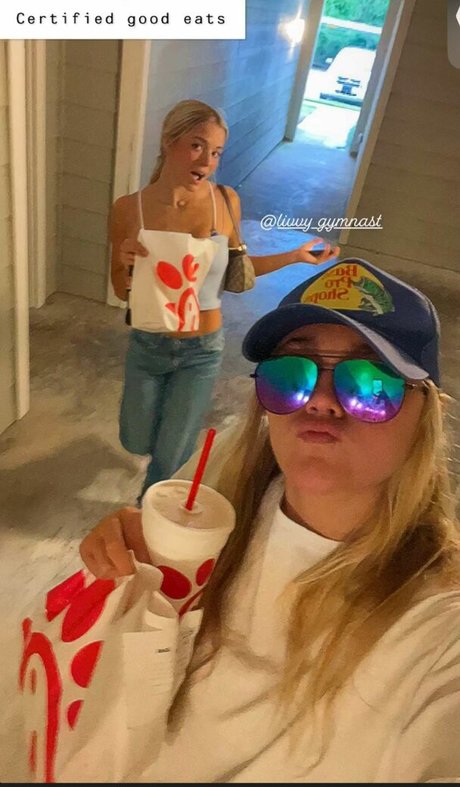 Livvy Dunne star beautiful photo