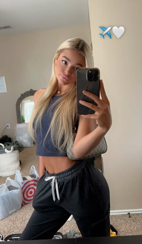 Livvy Dunne model art pic