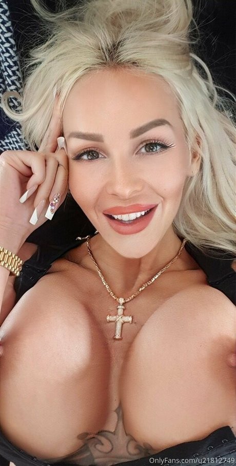 blondiebombxxx xxx pornstar img