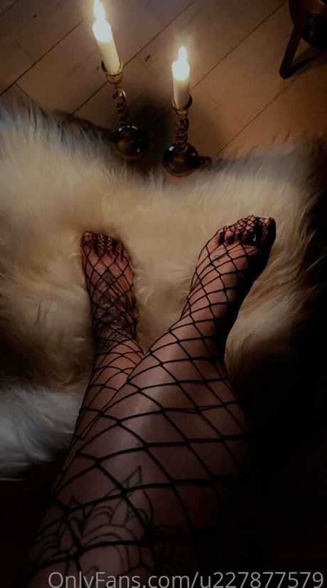 miss sexy feet hot model pic