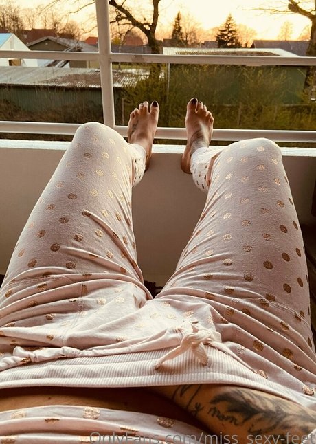miss sexy feet star hot pic