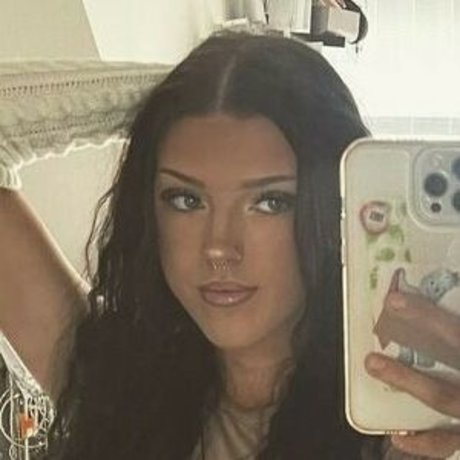 Geminihustlerisback star hot photo