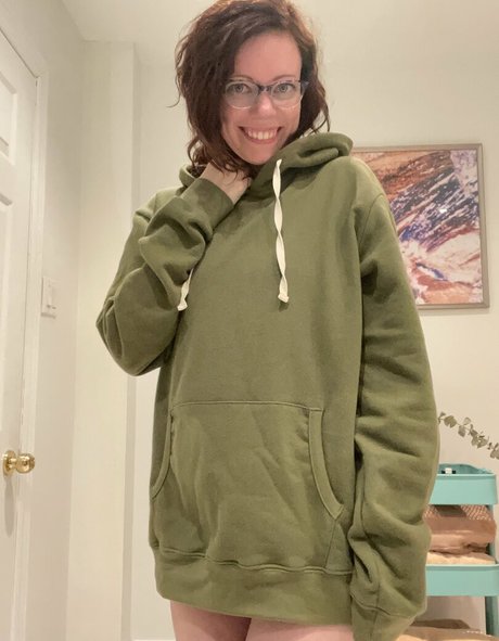 bedroom eyes free pretty model image