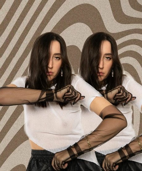 Elohim sexy model img