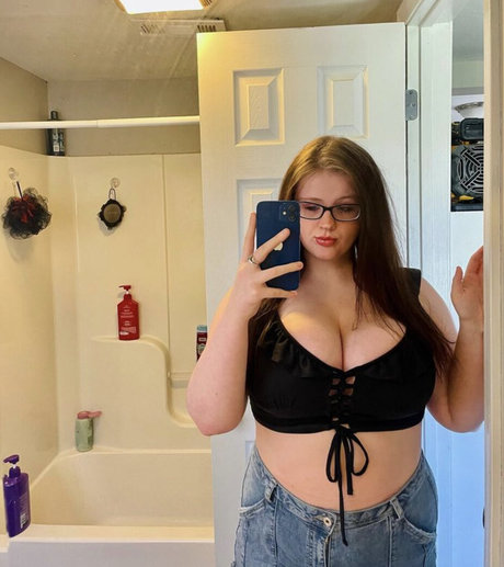 Kelbaby hot actress image