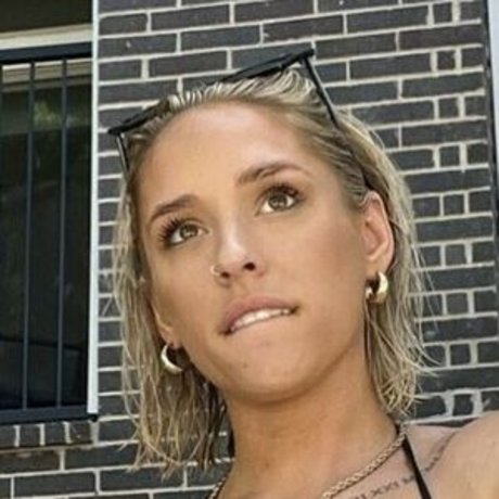 Emily Viuhkola model pretty gallery