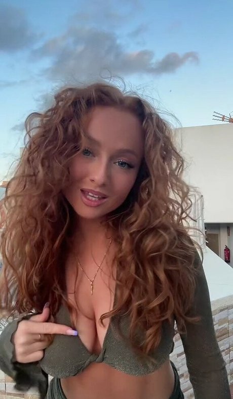 Ilonaaln beautiful pornstar pic