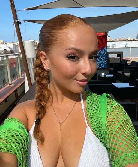 sexy brunette onlyfans erotic archive