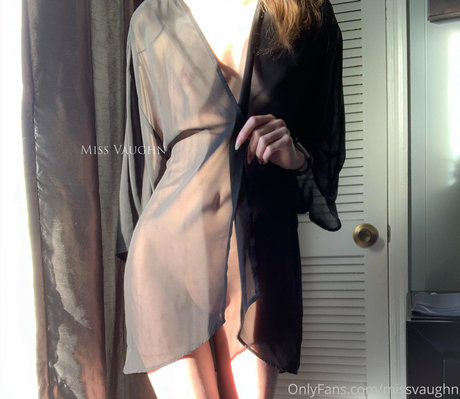 brunette onlyfans hot images