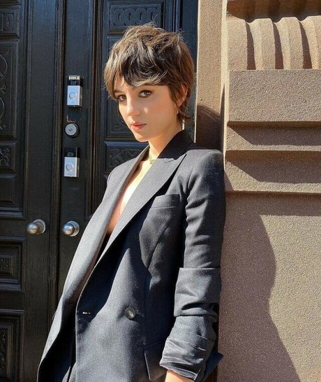 Ella Hunt top star pic