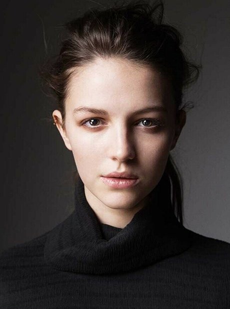 Ella Hunt beautiful actress photo